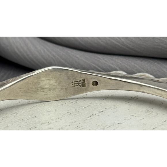Retired James Avery Las Martilbalos Hammered Bangle Bracelet 39.76G/7.5in - Picture 7 of 8